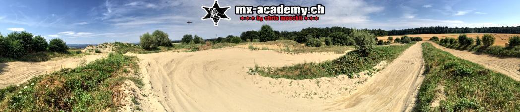 Weiter Blick über die gesamte Trainingsanlage der MX-Academy in Schlatt TG